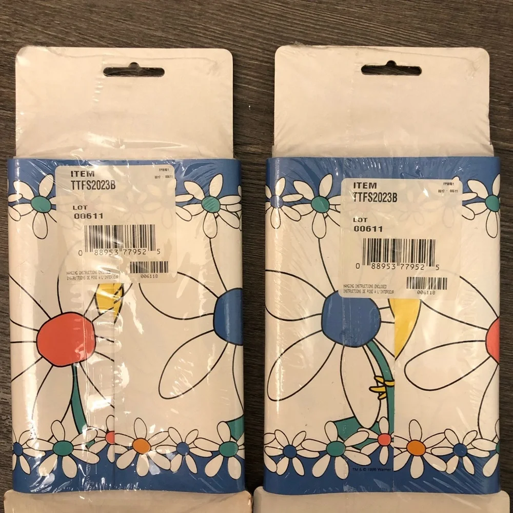 🆕 Looney Tunes self stick Border Tweety Bird (you get two) 10 yard x 6.75inches